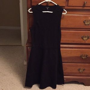 Black sleeveless dress